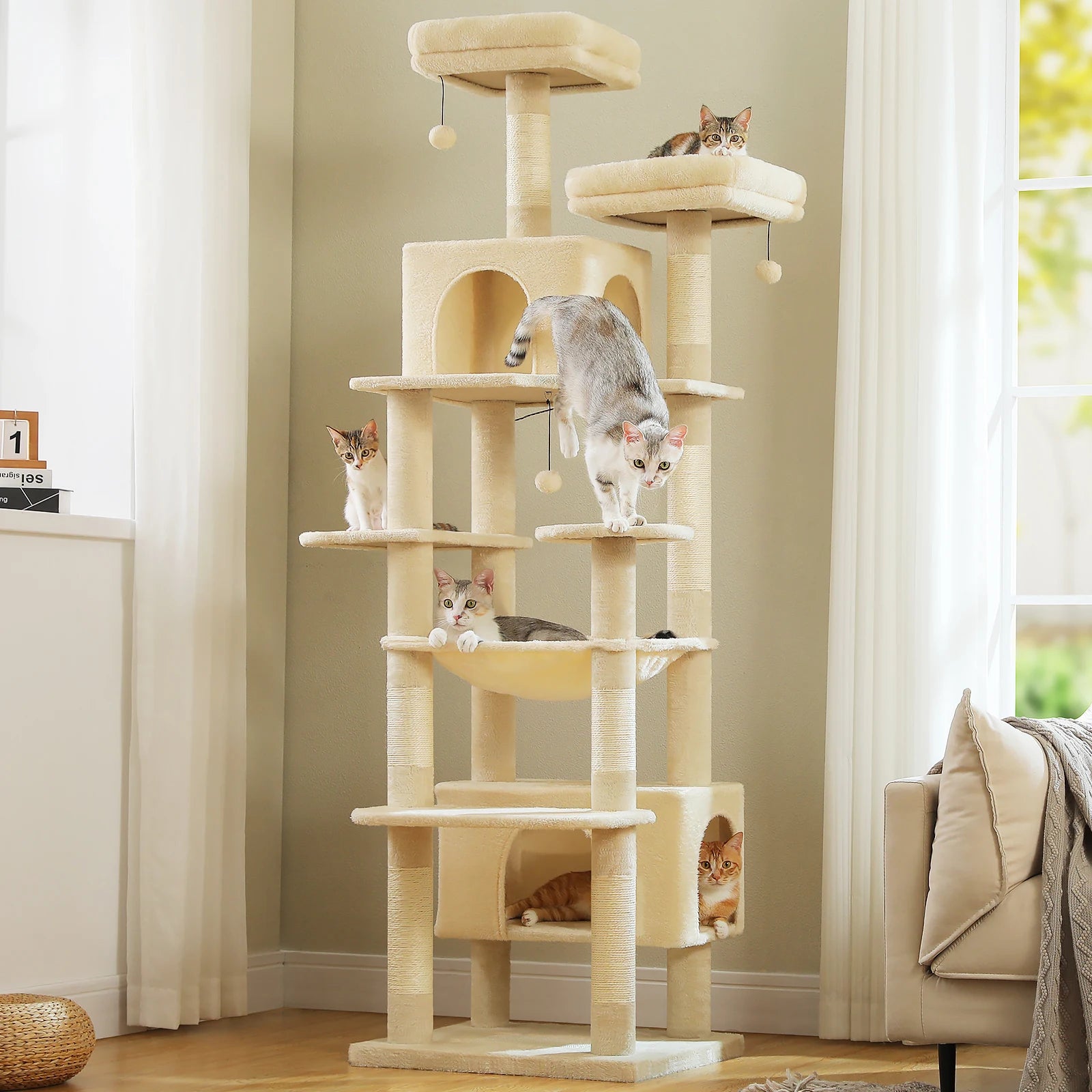 Grand arbre à chat multi-niveaux