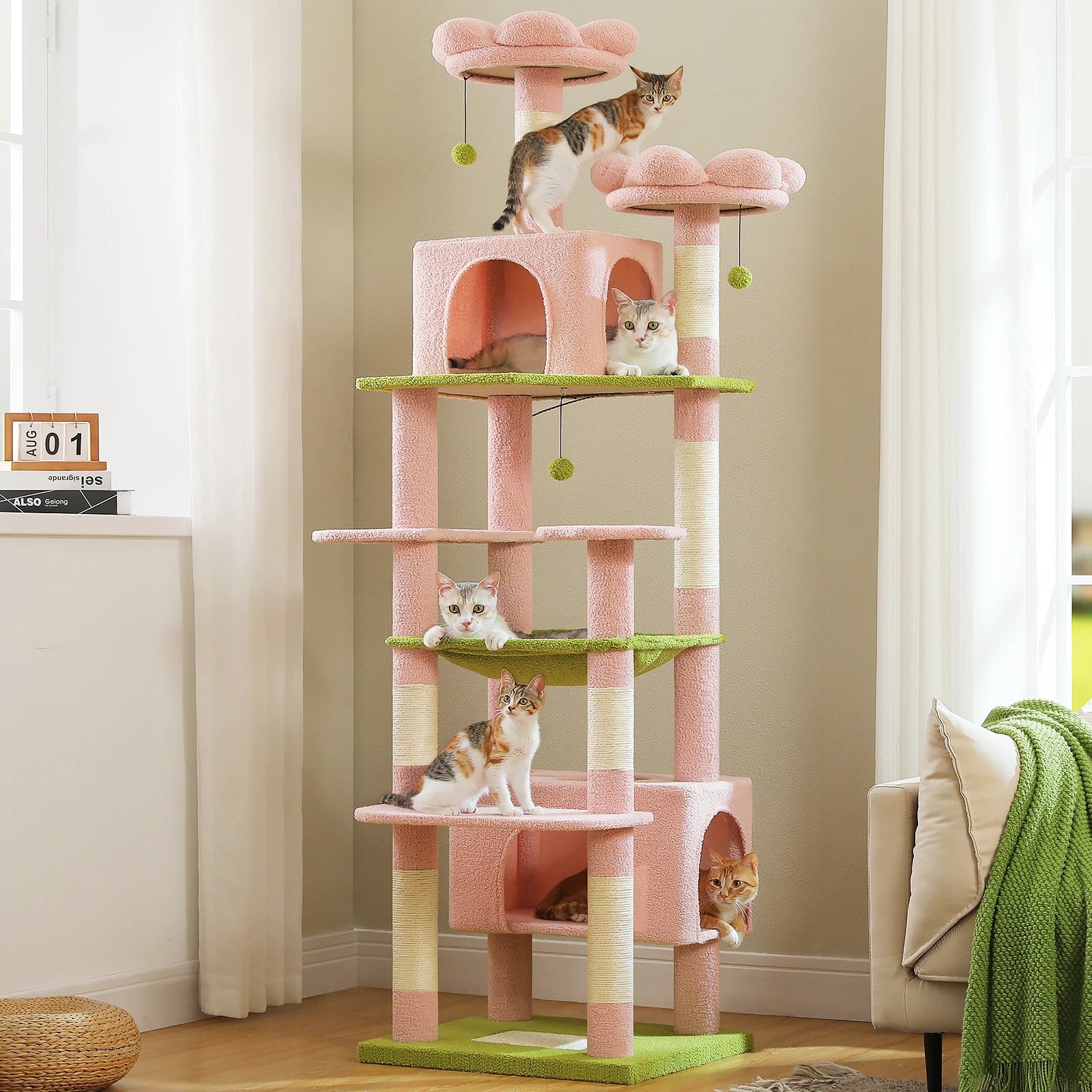 Grand arbre à chat multi-niveaux