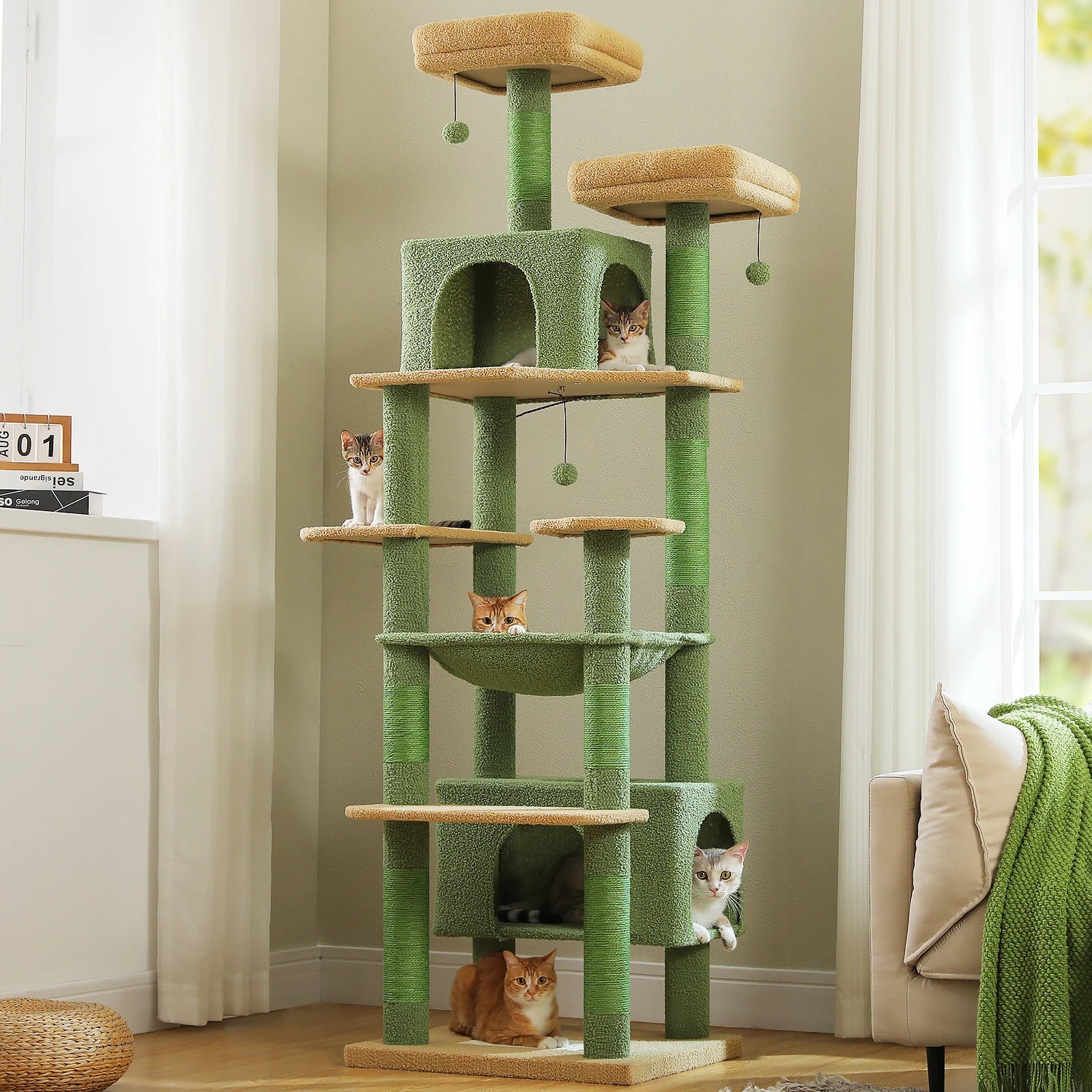 Grand arbre à chat multi-niveaux