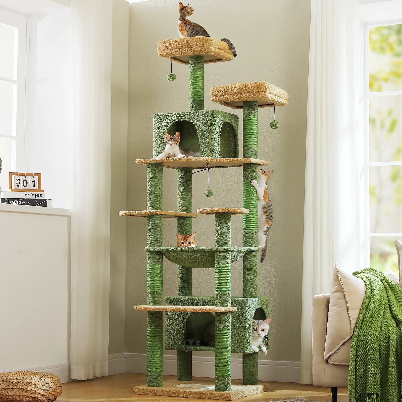 Grand arbre à chat multi-niveaux