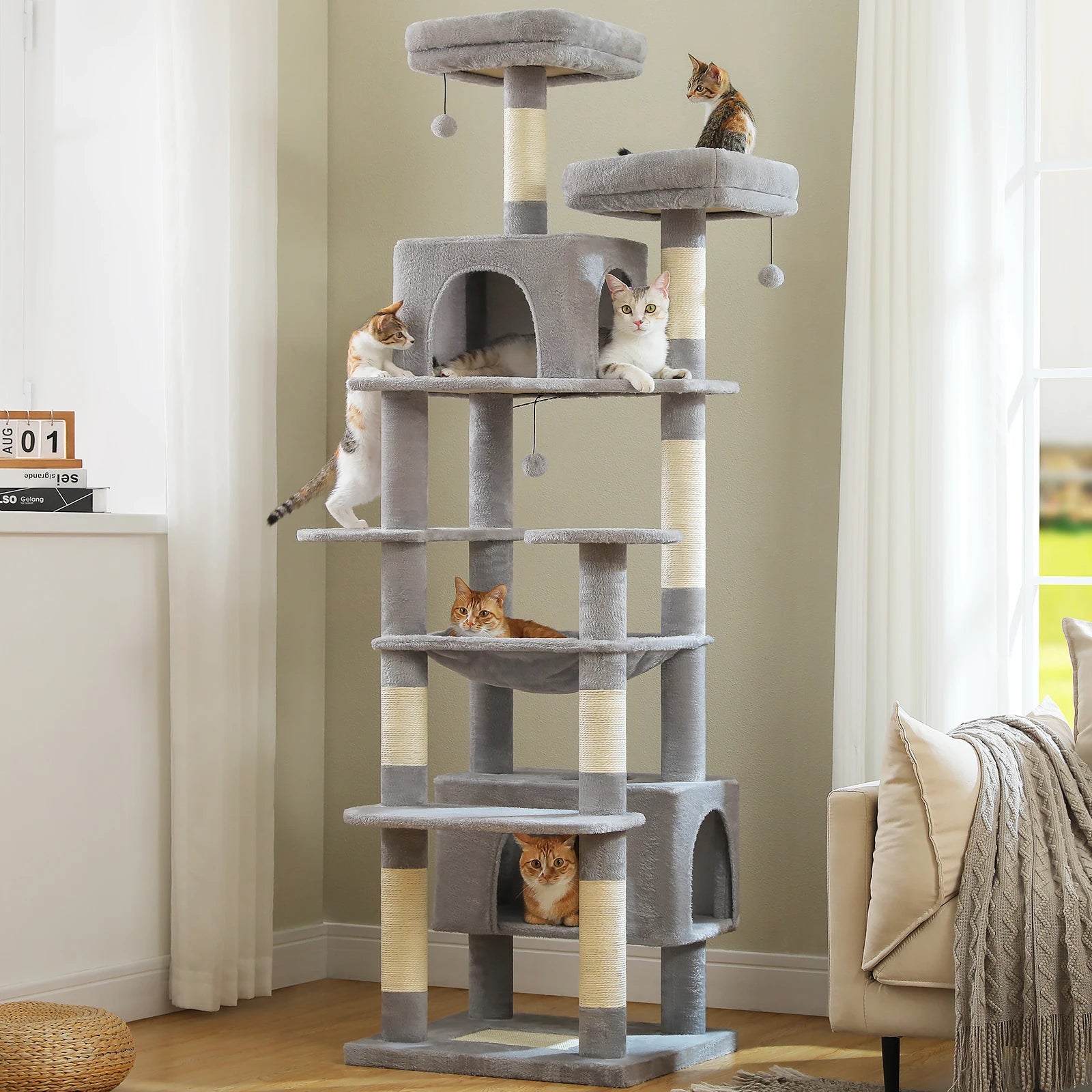 Grand arbre à chat multi-niveaux