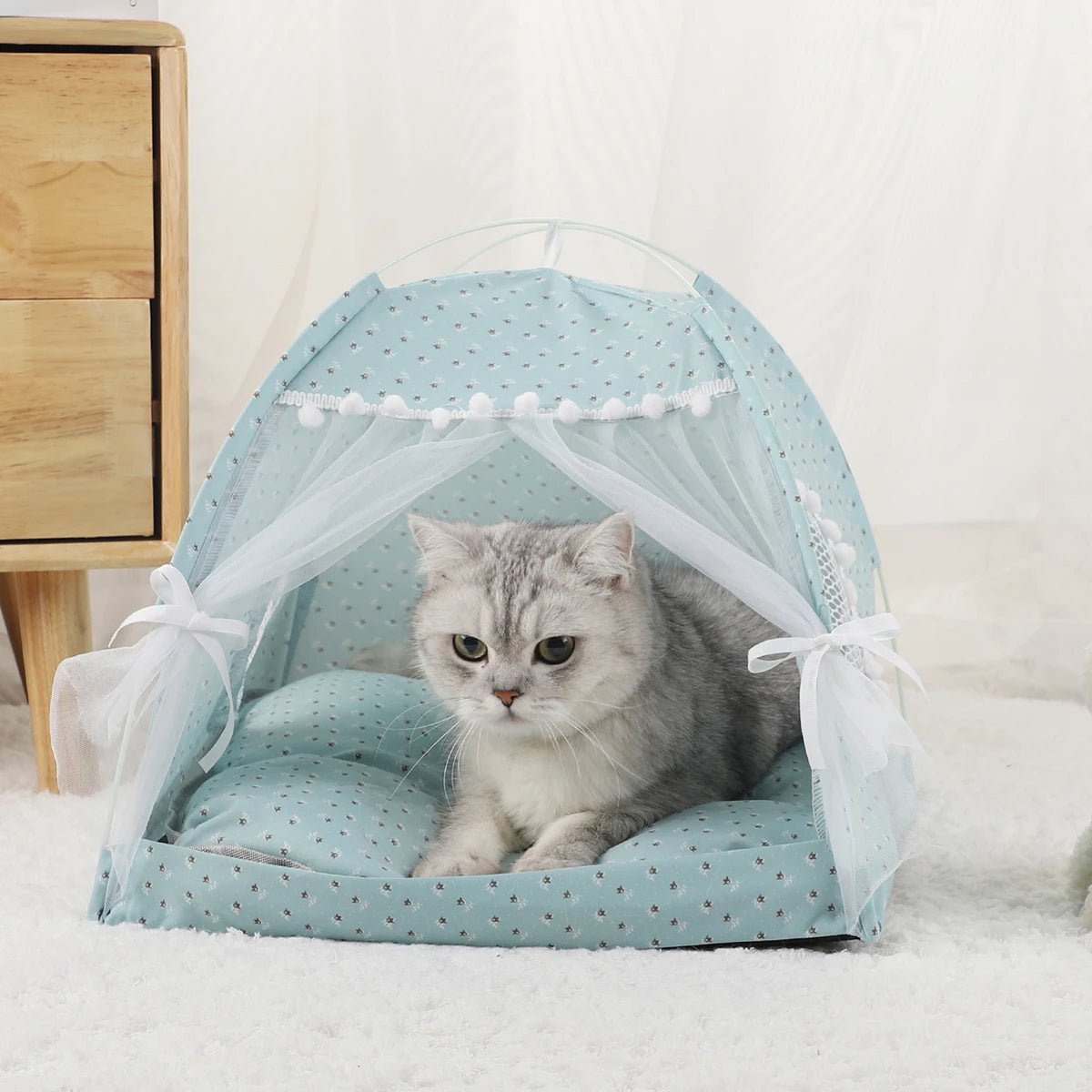 Winter Clamshell Cat Tent Bed