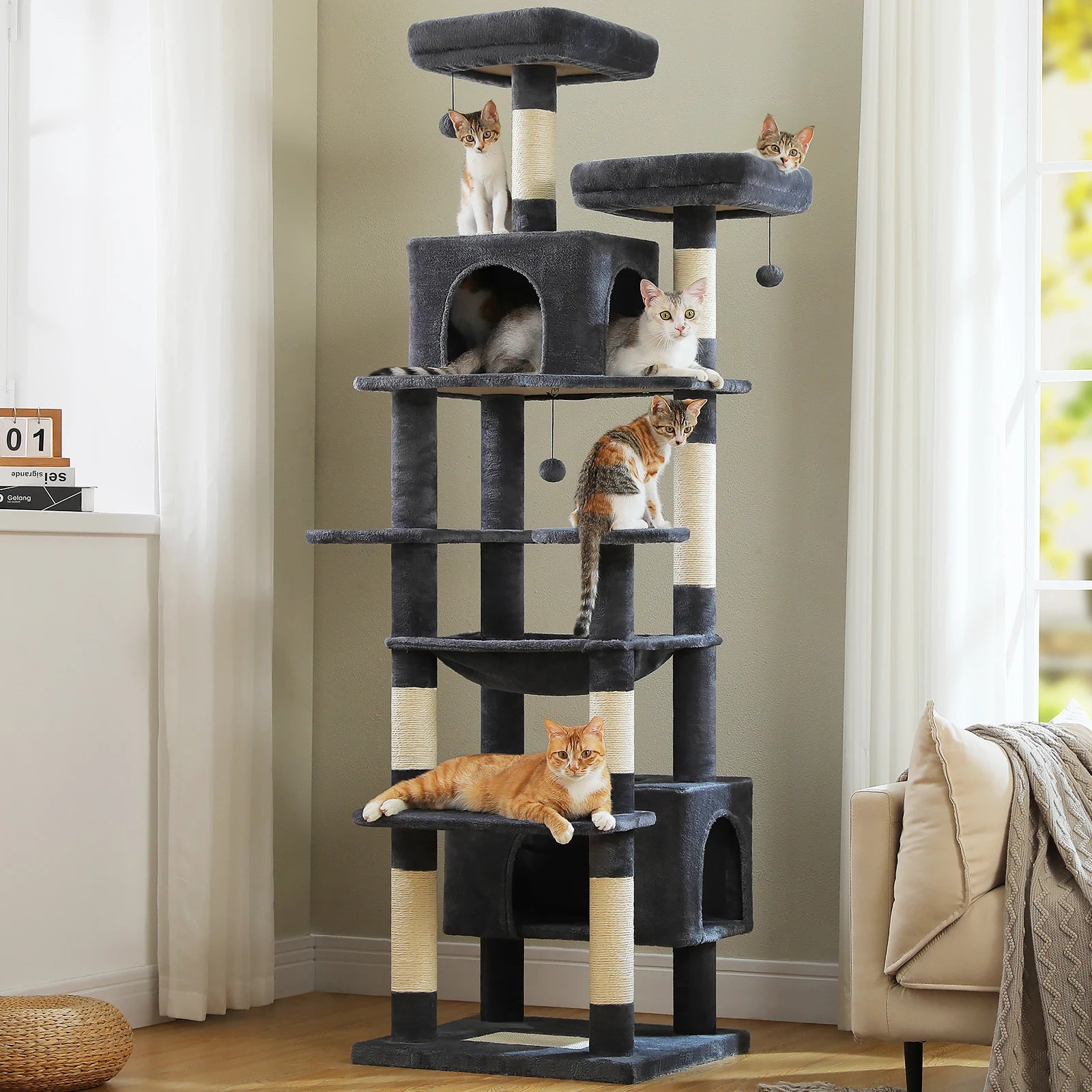 Grand arbre à chat multi-niveaux