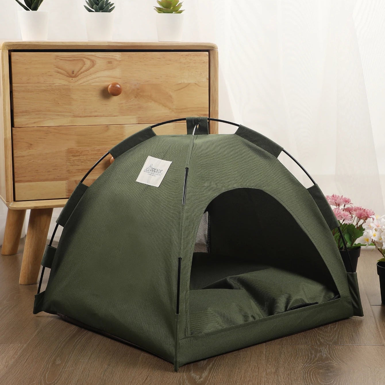 Winter Clamshell Cat Tent Bed