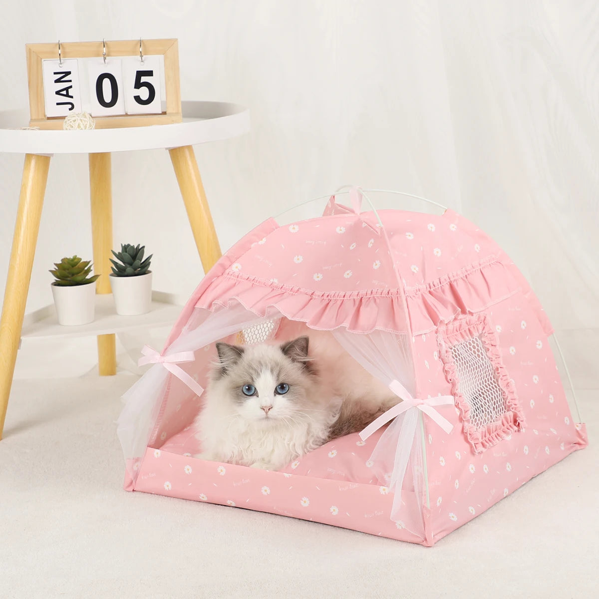 Winter Clamshell Cat Tent Bed