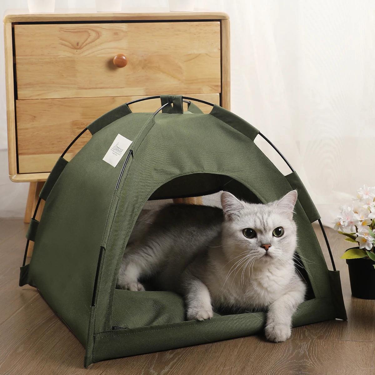 Winter Clamshell Cat Tent Bed