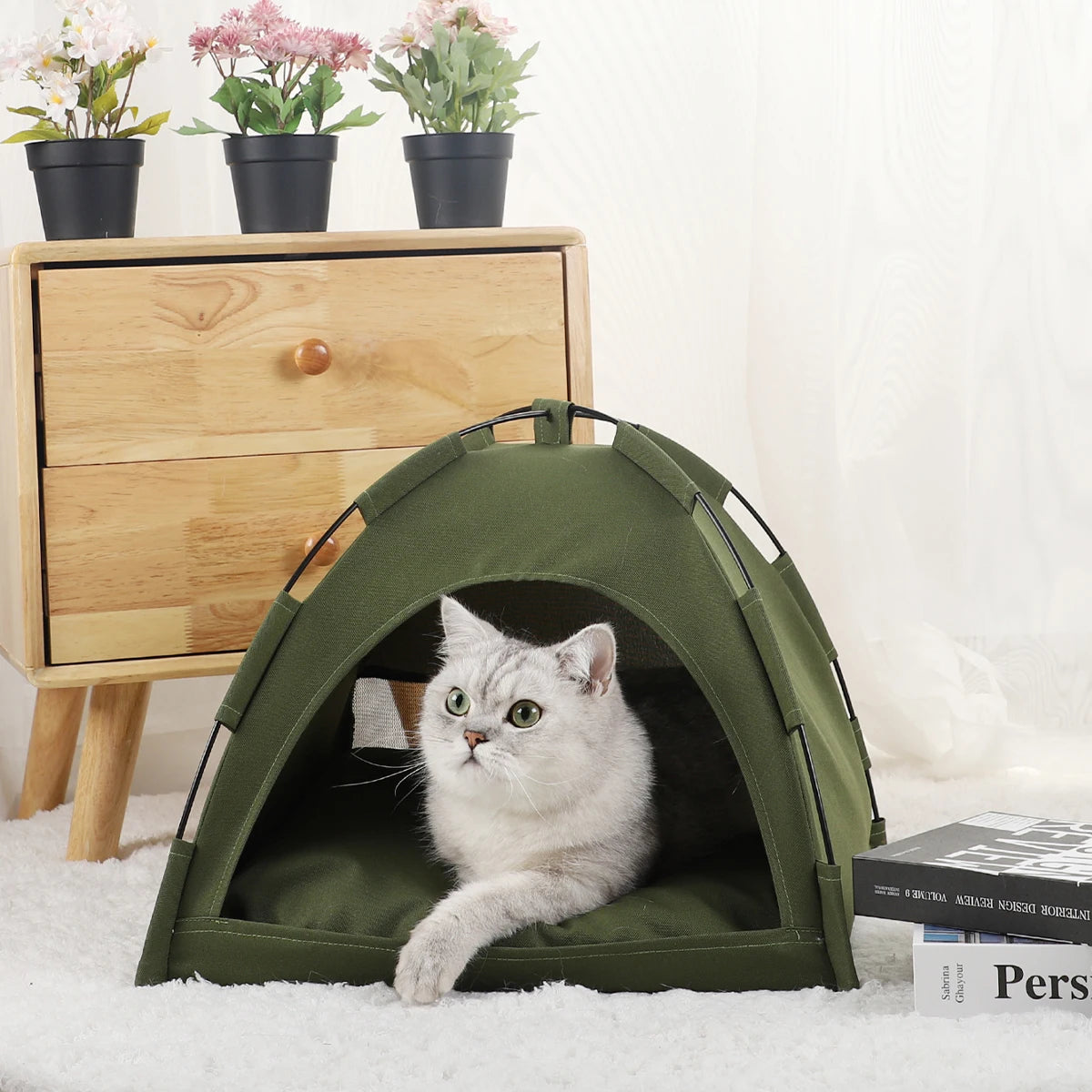 Winter Clamshell Cat Tent Bed